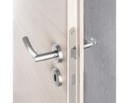 Gros plan d''une porte intérieure avec poignée et serrure