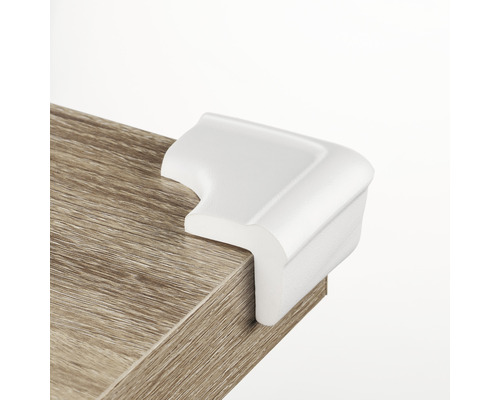 Protection d''angle en mousse sur le bord d''une table