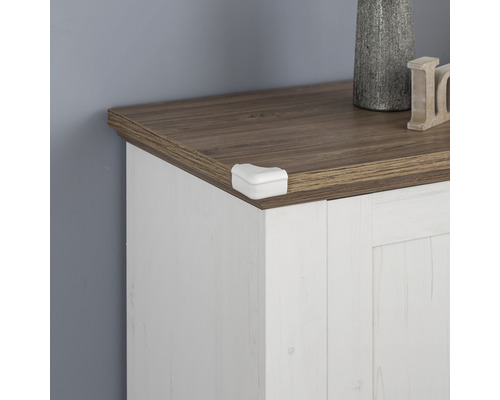 Protection d''angle sur un meuble pour la sécurité des enfants