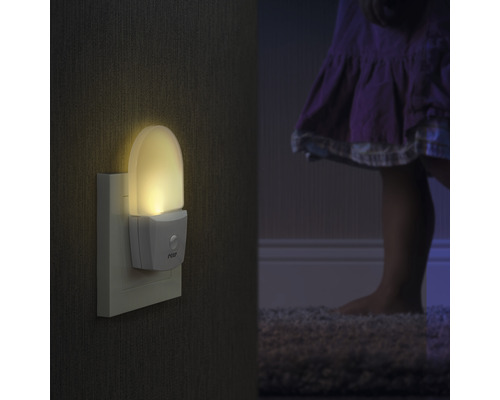 Veilleuse branchée dans une chambre d''enfant