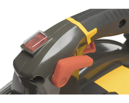 Detailaufnahme des Schalters und des Griffs eines Gartengeräts