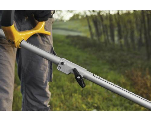 Detailaufnahme einer Heckenschere mit verstellbarem Griff