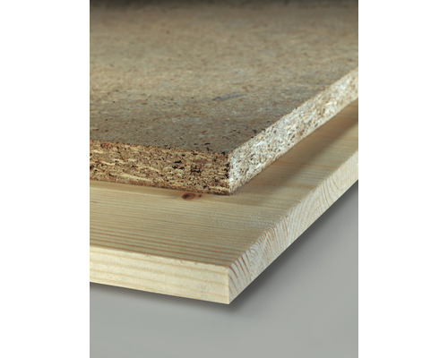 Panneau de fibres de bois sur une planche en bois