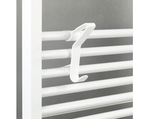 Crochet à serviette en plastique sur radiateur