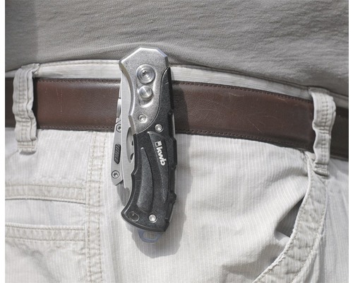 Multifunktionswerkzeug am Gürtel befestigt