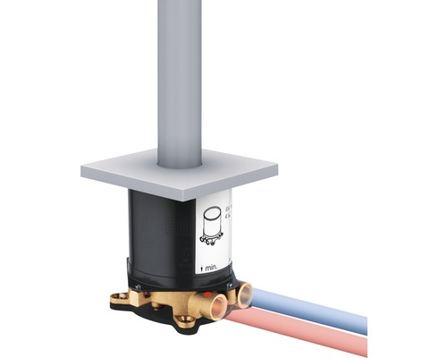 Corps d''encastrement avec tuyaux pour raccords d''eau