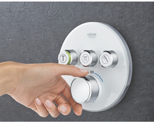 Hand bedient Grohe Duscharmatur mit Temperaturregler