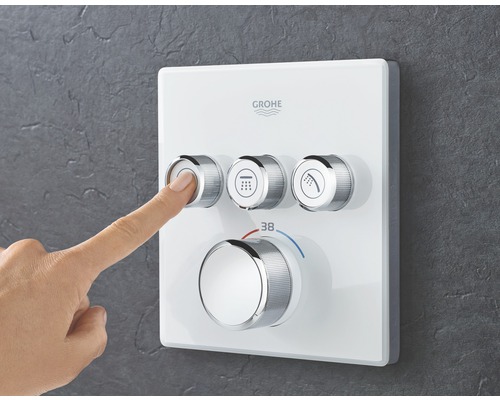 Logo Grohe. Mitigeur de douche apparent avec régulateurs pour le réglage de la température et la sélection du type de jet.