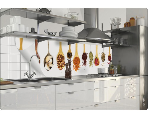 Küchenrückwand mit Gewürzmotive in Holzlöffeln in moderner Küche