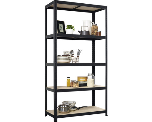 Étagère avec cinq tablettes et divers articles ménagers.