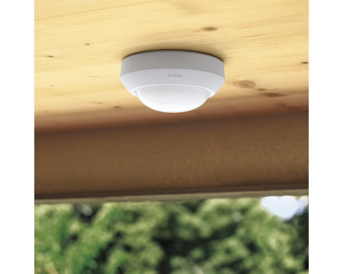 Deckensensor zur Bewegungserkennung unter einer Holzdecke