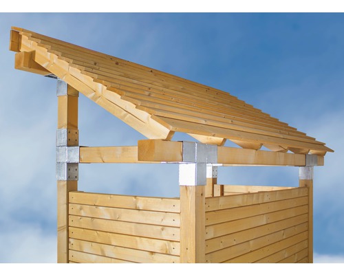 Vue détaillée d''un abri en bois avec toit et connecteurs métalliques