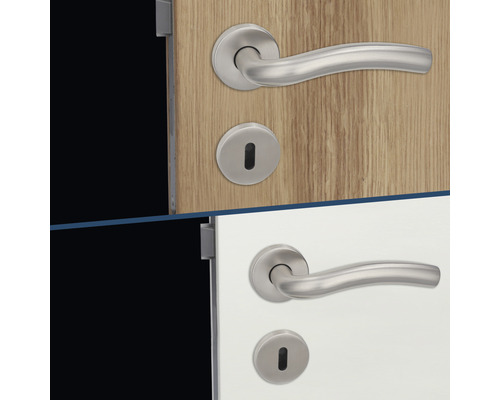 Garniture de poignée de porte sur deux portes avec des surfaces différentes