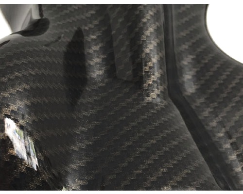 Detailaufnahme eines Bauteils aus Kohlefaser