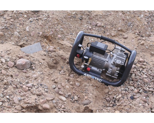 Compresseur Aerotec sur sol sableux