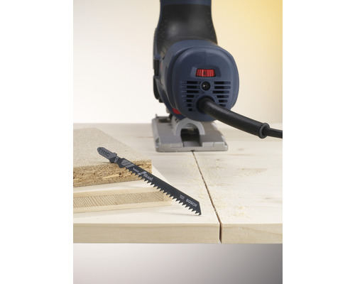 Stichsäge mit Stichsägeblatt für Holzarbeiten