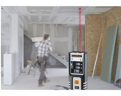 Télémètre laser en cours d''utilisation sur un chantier