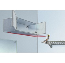 Anbringen eines Badezimmerschranks mit einem Kreuzlinienlaser