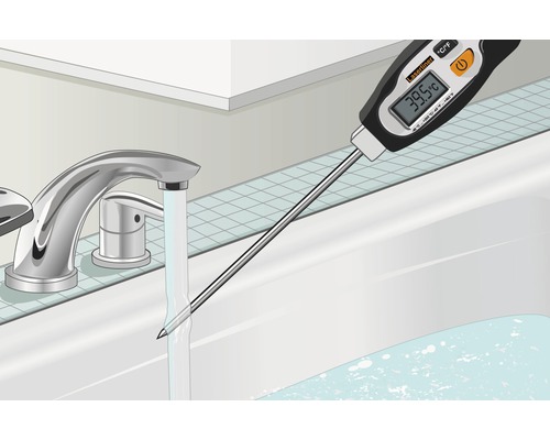 Ein Digitalthermometer misst die Wassertemperatur in einer Badewanne.