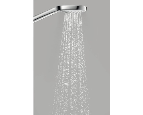 Douchette avec de l''eau qui coule