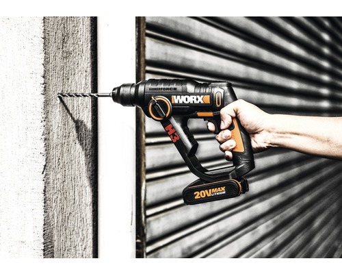 Marteau perforateur sans fil Worx perçant un mur