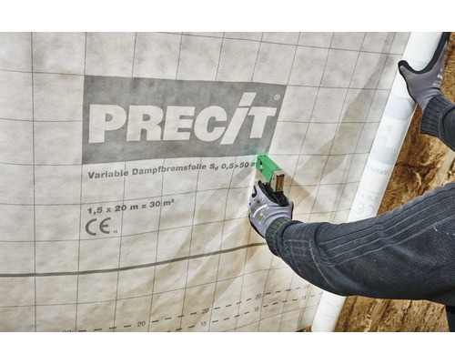 Fixation d''un film frein-vapeur variable avec une agrafeuse