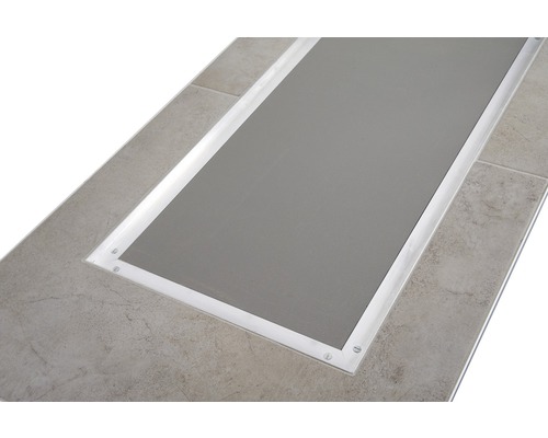 Douche plain-pied avec recouvrement et carrelage