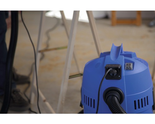 Aspirateur polyvalent bleu avec câble de connexion