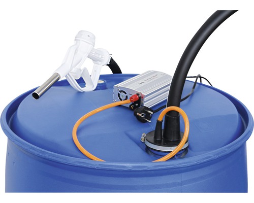 Pompe à carburant sur un fût bleu avec pistolet