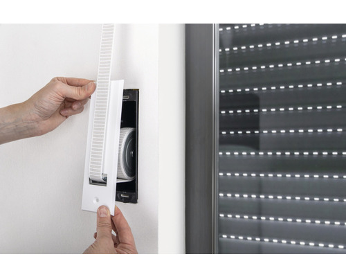 Installation d''un enrouleur de sangle de volet roulant