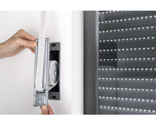 Rollladen Gurtwickler Installation an der Wand