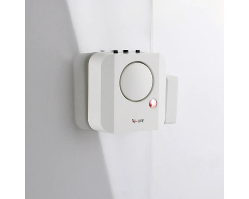 X4-Life Alarmsystem an einer Wand montiert