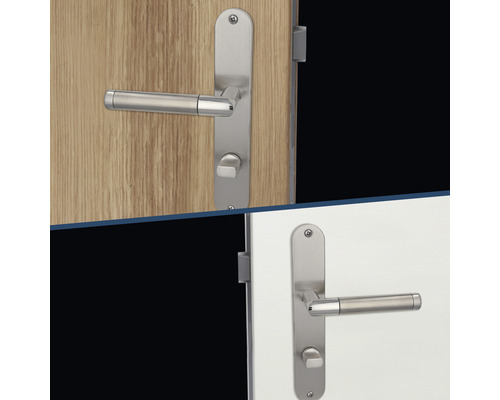 Quincaillerie de porte en métal sur portes en bois