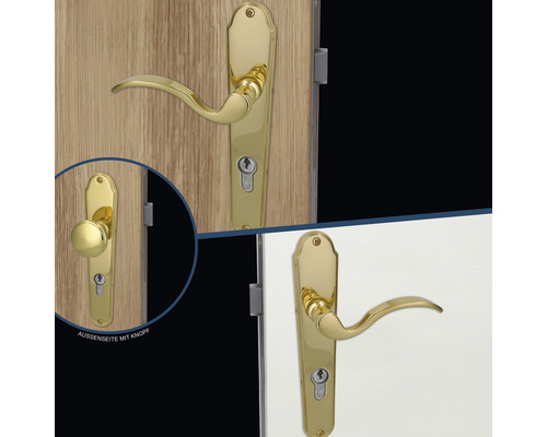 Garnitures de porte dorées avec béquille et bouton sur portes en bois