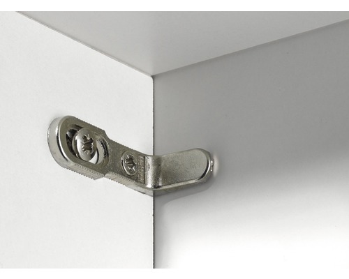 Eckwinkelverbinder an einem weißen Möbelstück befestigt