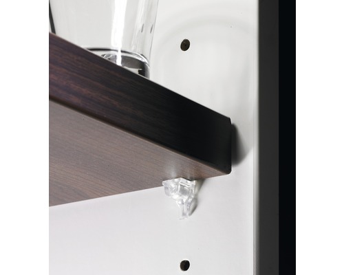 Gros plan d''une étagère avec support