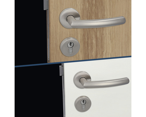 Garniture de porte avec poignée de porte et trou de serrure
