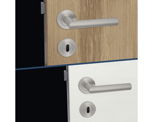 Ensemble de garnitures de porte avec poignée de porte et rosace sur une porte