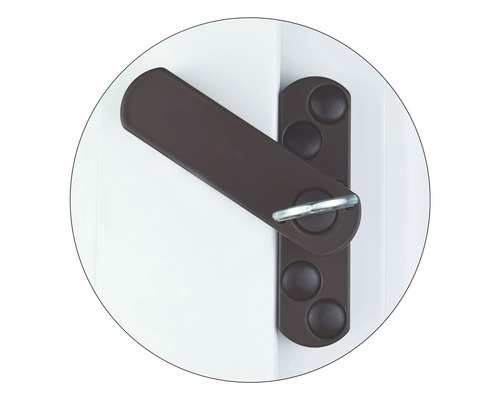 Poignée de fenêtre avec surface marron sur une fenêtre