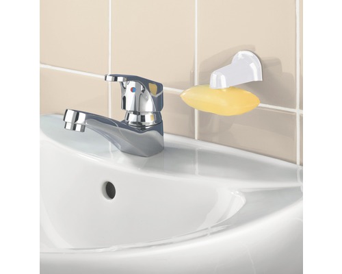 Lavabo avec robinet et porte-savon