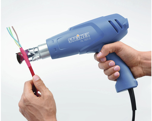 Steinel Heißluftpistole HL 1620 S beim Schrumpfen eines Kabels