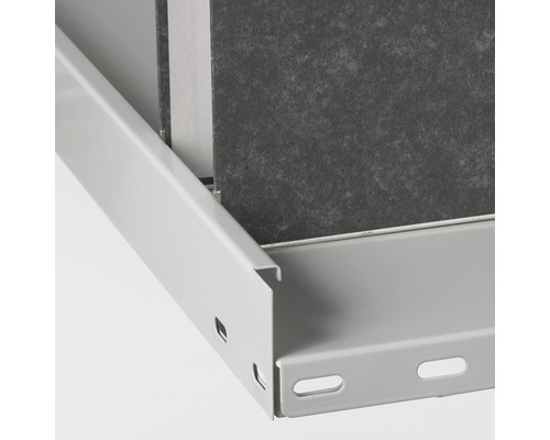 Gros plan sur une structure d''étagère grise avec une surface de rangement et une paroi arrière