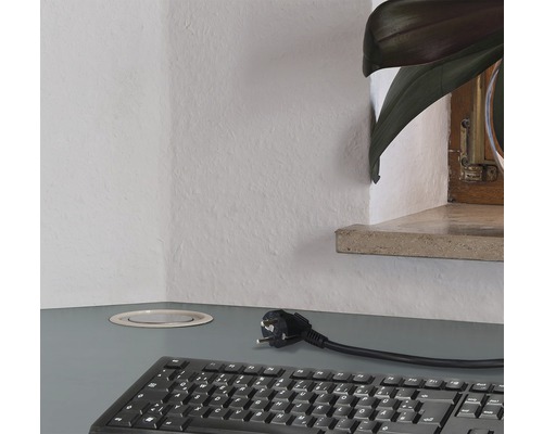 Bureau avec prise escamotable, clavier et câble d''alimentation