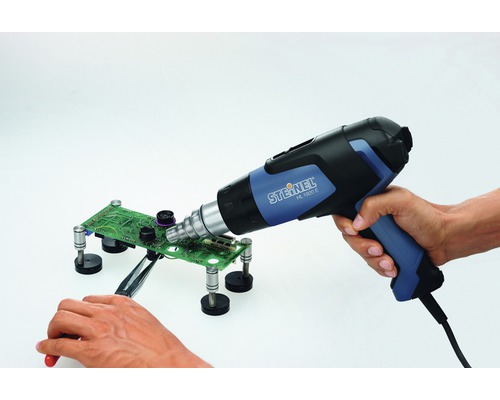 Pistolet à air chaud Steinel HL 1920 E en train de travailler sur une carte de circuit imprimé