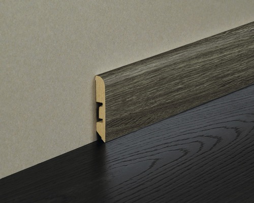 Plinthe en bois avec structure de grain de bois