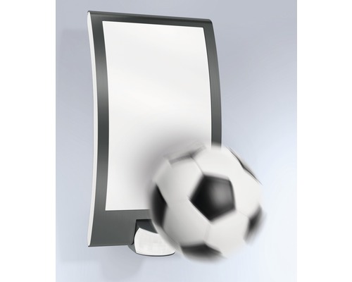 Boîte lumineuse avec un ballon de foot au premier plan