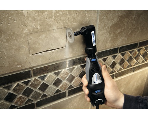 Dremel Logo. Eine Hand nutzt ein Dremel Werkzeug, um eine Fliese zu schneiden.