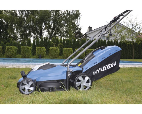 Tondeuse Hyundai dans le jardin