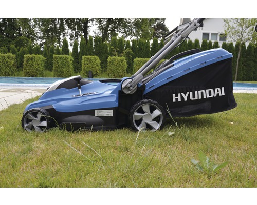 Tondeuse Hyundai sur pelouse