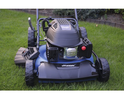 Hyundai Rasenmäher auf Gras